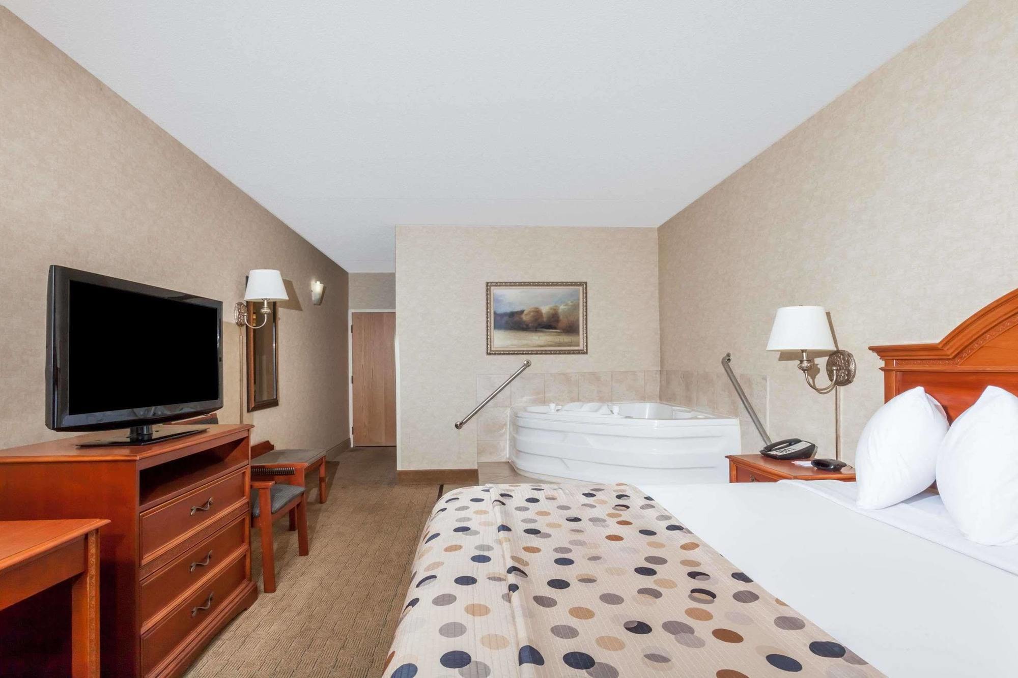 Howard Johnson By Wyndham Evansville East Bagian luar foto